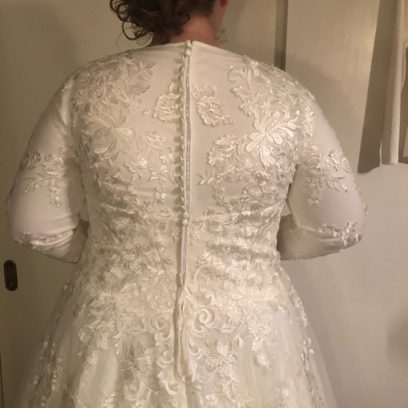 Mori Lee wedding dress - Picture 3 of 13
